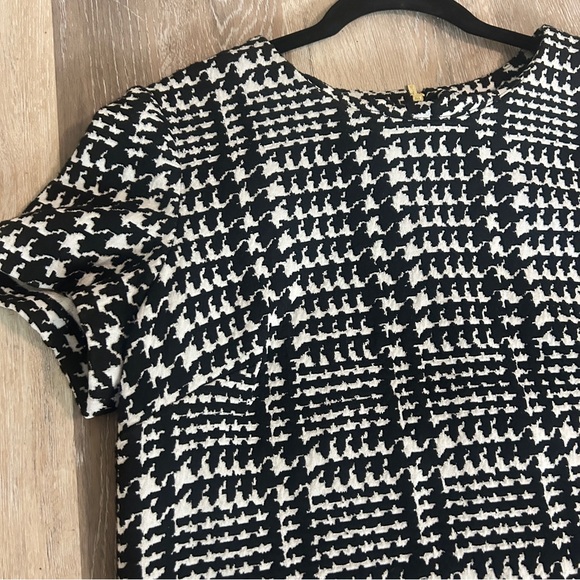 Calvin Klein Black and White Sheath Mini Dress Crew Neck - Picture 3 of 13